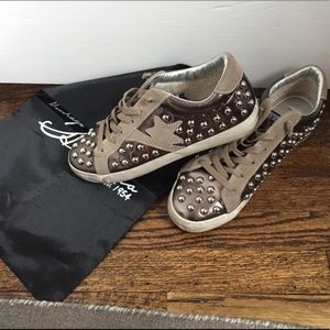 Vintage Havana size 8 metallic fashion sneakers